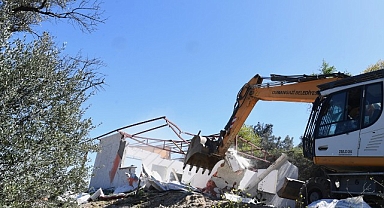 25 kaçak yapı yıkıldı