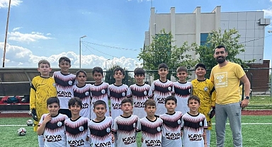 Şampiyon Burhaniye Belediyespor U-11