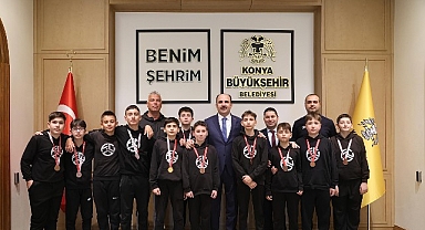 Başkan Altay Okullar Arası Voleybol Şampiyonalarında Dereceye Giren Öğrencileri Tebrik Etti