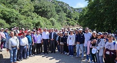 Buca’da Dünya İklim Günü’nde farkındalık yaratan doğa yürüyüşü