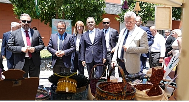 İzmir’de “Hayat Boyu Öğrenme Haftası” Coşkuyla Kutlanıyor