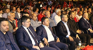 15 Temmuz’da Geceyi Aydınlatan Işık; Ay Yıldız