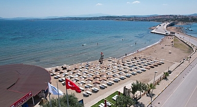 Ayvalık’ta Yaz Kitapla Güzel: “Kitap Plajda!” Projesi Belediye Plajlarında Başlıyor