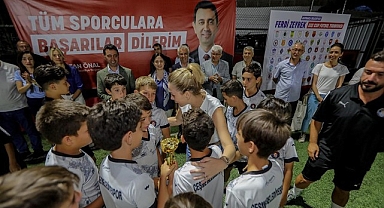 Bayraklı’da anlamlı turnuva ‘Ferdi Zeyrek’ U-12 Cup’ta şampiyon çocuklar!