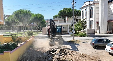 Burhaniye’de Kapsamlı Yol Yenileme Çalışmaları Aralıksız Sürdürülüyor