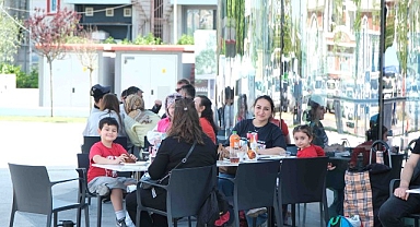 İzmit’in kalbi bu meydanda atıyor